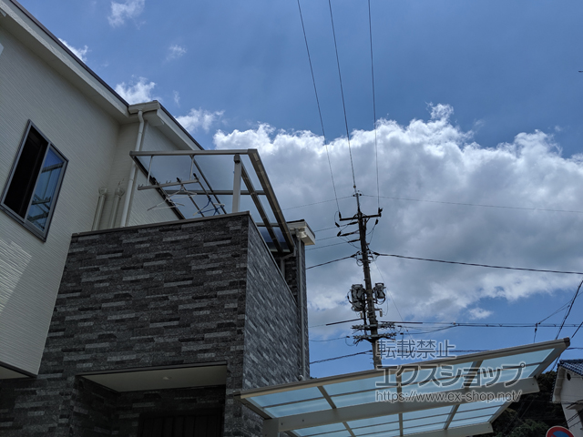 広島県呉市ののバルコニー・ベランダ屋根 ソラリア F型 屋根タイプ 単体 積雪〜20cm対応 施工例