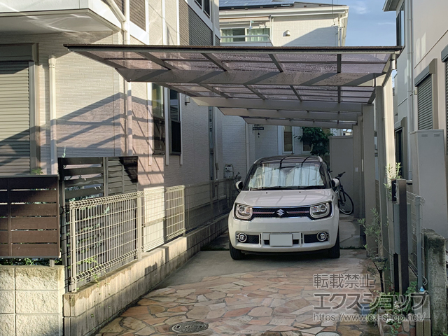 埼玉県さいたま市ののカーポート フーゴF (フラットスタイル) 縦連棟 木調色 積雪〜20cm対応 施工例