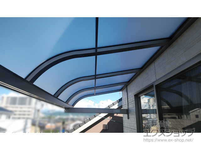 福岡県久留米市のLIXIL リクシル（トステム）のバルコニー・ベランダ屋根 パワーアルファ RB型 ルーフタイプ 単体 積雪〜30cm対応 施工例