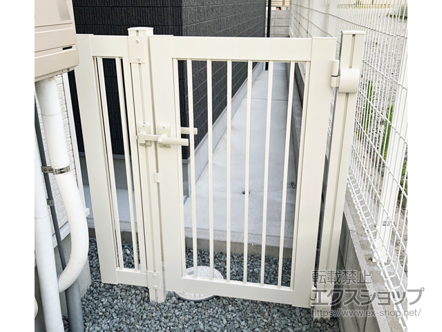 兵庫県尼崎市のの門扉 シンプレオ門扉K2型 たて格子 袖FIX付 片開き 門柱使用(埋込+埋込) 施工例