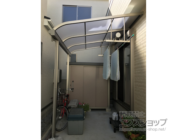 東京都八王子市ののテラス屋根 ソラリア R型 テラスタイプ 単体 積雪〜20cm対応＋ソラリア 吊下げ式固定物干し 標準 2本入り×1セット 施工例