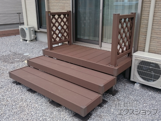 栃木県足利市ののウッドデッキ マージウッドデッキ＋ 段床セット 正面段床2段＋ラティスデッキフェンス 施工例