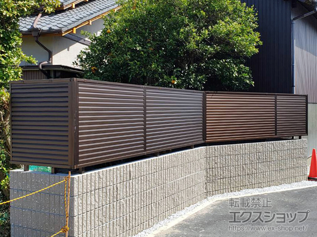 静岡県御前崎市ののフェンス・柵 ミエーネフェンス 目隠しルーバータイプ　自由柱施工 施工例