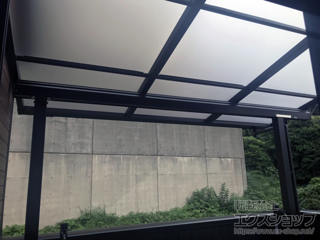 神奈川県横浜市ののバルコニー・ベランダ屋根 ソラリア F型 屋根タイプ 単体 積雪〜20cm対応 施工例