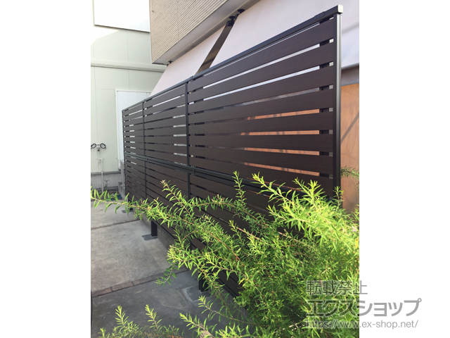 神奈川県高座郡寒川町ののフェンス・柵 モクアルフェンス 横板タイプ 2段支柱 自立建て用(パネル2段) 施工例