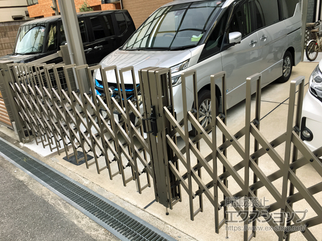 大阪府堺市ののカーゲート トリップゲート NC型 ノンキャスター 両開き 60W（30S+30M） 施工例