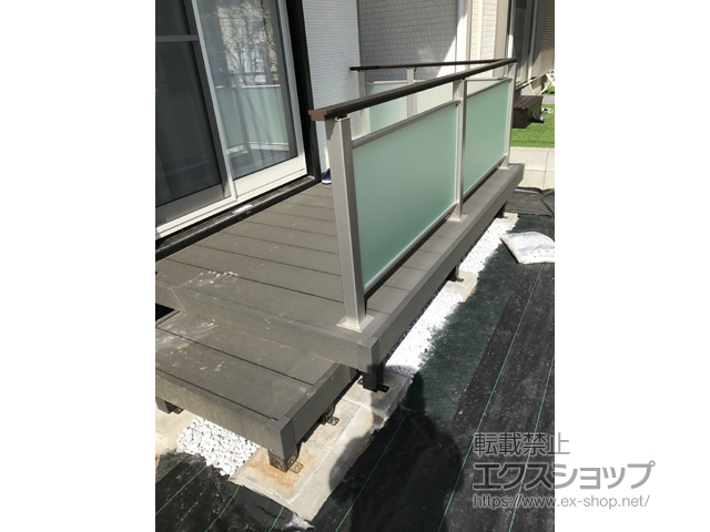 千葉県千葉市ののウッドデッキ リウッドデッキ 200＋ ルシアスデッキフェンスB04型＜ポリカパネルタイプ＞＋リウッドステップ2型×1セット 施工例