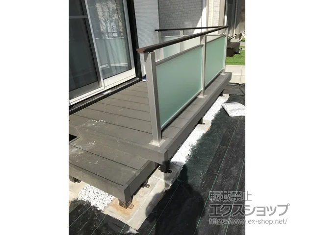 千葉県千葉市のYKKAPのウッドデッキ リウッドデッキ 200＋ ルシアスデッキフェンスB04型＜ポリカパネルタイプ＞＋リウッドステップ2型×1セット 施工例