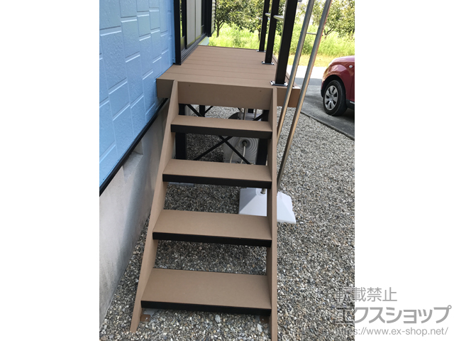 愛知県大府市ののウッドデッキ リウッドデッキ200＋リウッドステップ5型 Hタイプ 3段＋ルシアスデッキフェンスB02型 横格子1本タイプ 施工例