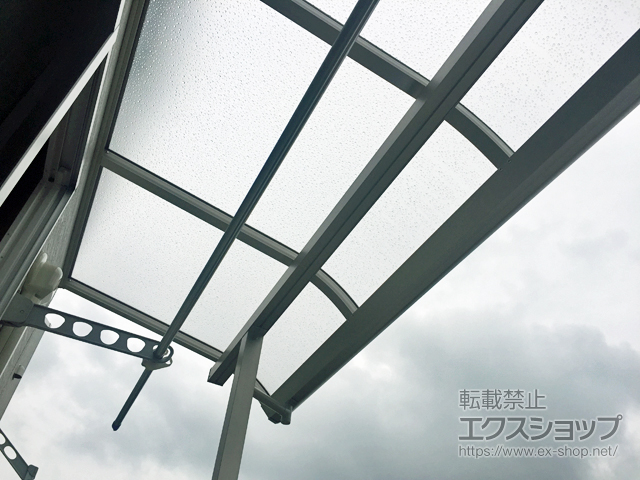 神奈川県横浜市ののバルコニー・ベランダ屋根 プレシオステラスII R型 屋根タイプ 連棟 積雪〜20cm対応 施工例