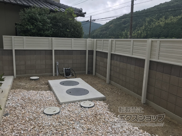 徳島県阿南市ののフェンス・柵 ミエーネフェンス 目隠しルーバータイプ 2段支柱 自立建て用（パネル1段） 施工例