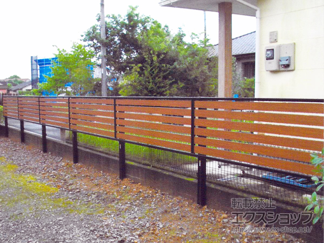 熊本県人吉市ののフェンス・柵 モクアルフェンス　横板タイプ　2段支柱　自立建て用（パネル1段）〔A〕 施工例