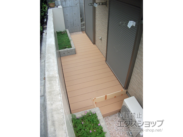 神奈川県横浜市ののウッドデッキ リウッドデッキ 200 ※正面斜め納まり 施工例