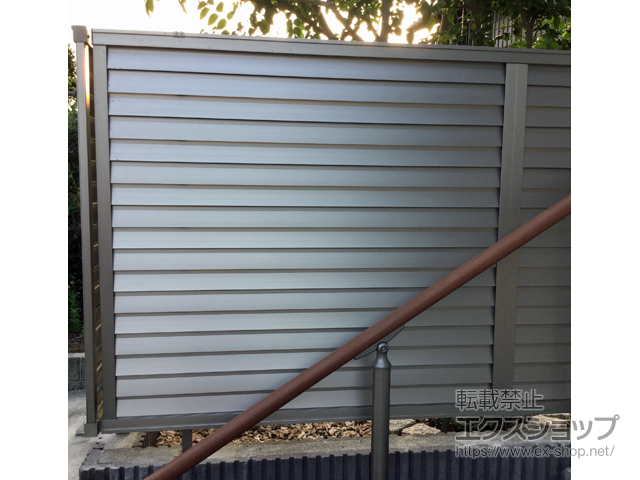 神奈川県茅ヶ崎市ののフェンス・柵 プレスタフェンス 8型 横ルーバー フリーポールタイプ 施工例