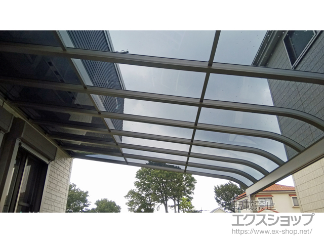 東京都東久留米市ののテラス屋根 ソラリア R型 テラスタイプ 単体 積雪〜20cm対応 施工例