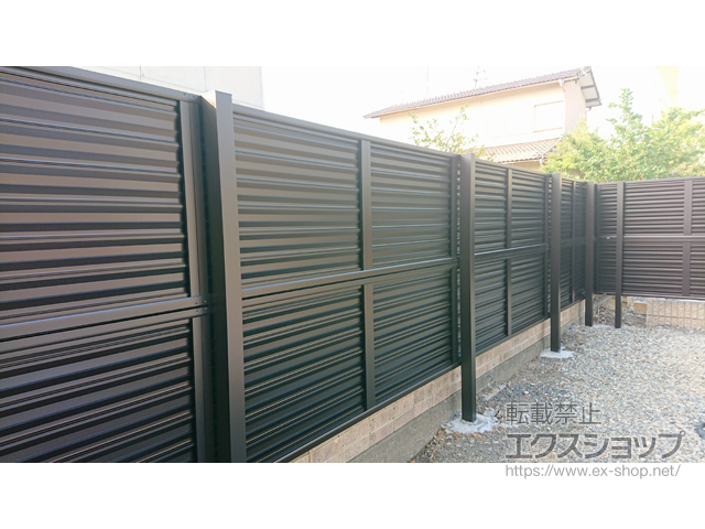 滋賀県彦根市ののフェンス・柵 ミエーネフェンス 目隠しルーバータイプ 2段支柱 自立建て用 施工例