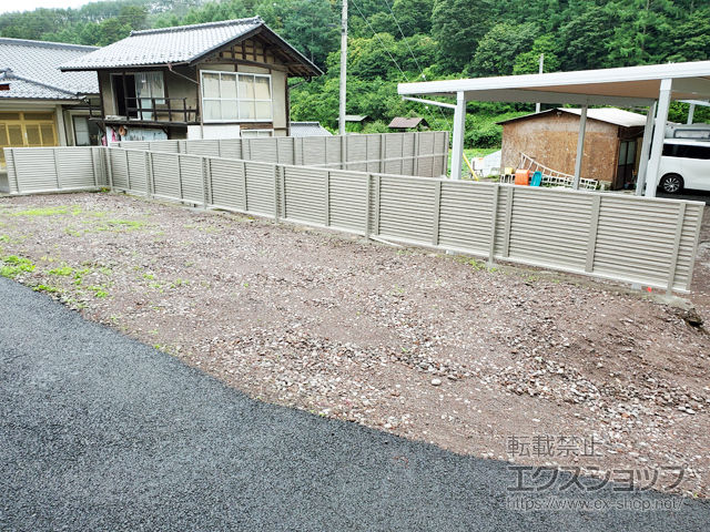 長野県佐久市ののフェンス・柵 ミエーネフェンス目隠しルーバータイプ　自由柱施工 施工例