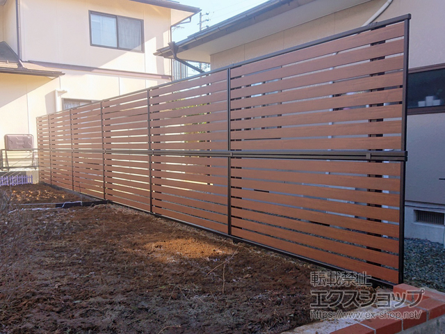 長野県伊那市ののフェンス・柵 モクアルフェンス 横板タイプ 2段支柱 自立建て用(パネル2段) 施工例