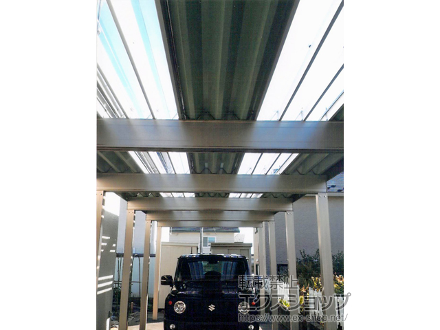 北海道函館市のLIXIL リクシル（トステム）のカーポート テリオスポートIII 4500 縦連棟 角柱12本柱 積雪〜150cm対応 施工例