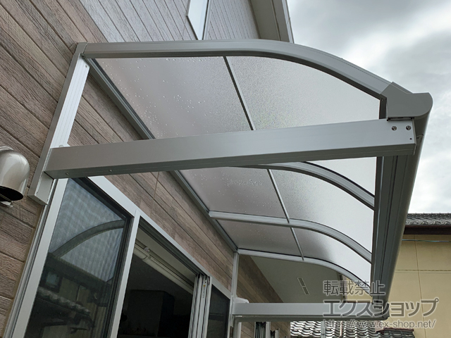 福島県いわき市ののバルコニー・ベランダ屋根 レボリューA R型 柱なしタイプ 単体 積雪〜20cm対応 施工例