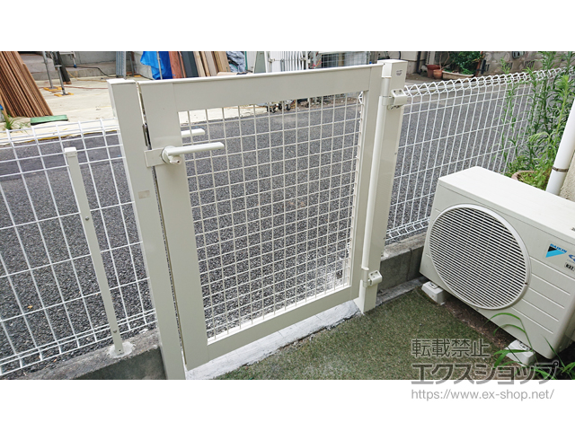 神奈川県茅ヶ崎市のLIXIL リクシル（トステム）のフェンス・柵 メッシュフェンスA型[スチール製] 　自在柱式 施工例