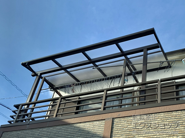 愛知県一宮市ののバルコニー・ベランダ屋根 ソラリア F型 屋根タイプ 単体 積雪〜20cm対応 施工例