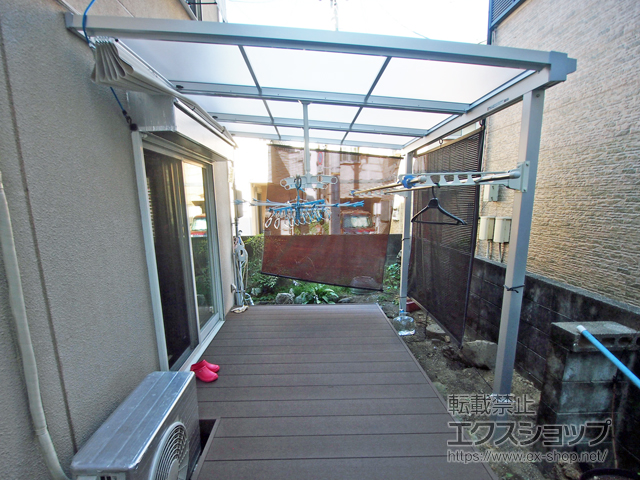 高知県高知市ののウッドデッキ、テラス屋根 ソラリア F型 テラスタイプ 単体 積雪〜20cm対応 施工例