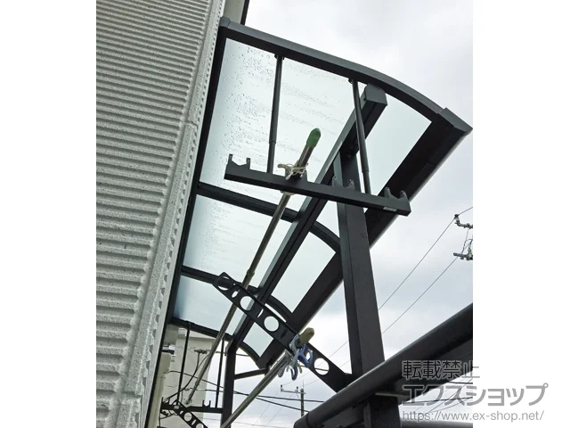 埼玉県さいたま市のYKKAPのバルコニー・ベランダ屋根 ソラリア R型 屋根タイプ 単体 積雪～20cm対応 施工例