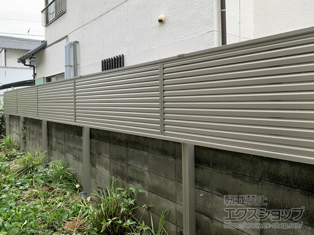 愛媛県松山市ののフェンス・柵 ミエーネ目隠しルーバーフェンス 上段のみ設置 自立建て用 施工例