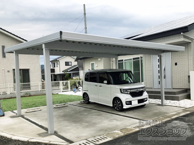 鹿児島県霧島市のLIXIL リクシル（トステム）のカーポート テリオスポートIII 900 2台用 角柱4本柱 積雪〜30cm対応 施工例