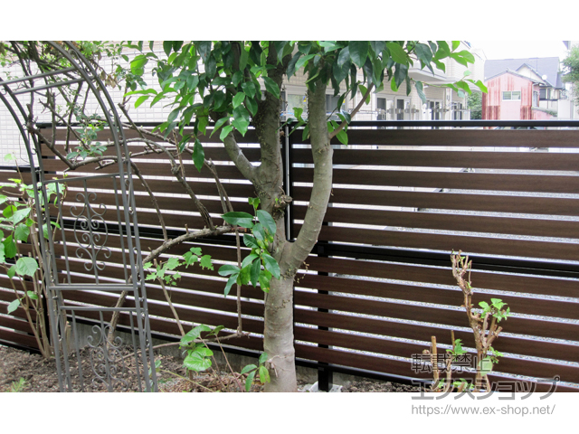 静岡県静岡市ののフェンス・柵 モクアルフェンス 横板タイプ 2段支柱 自立建て用(パネル2段) 施工例