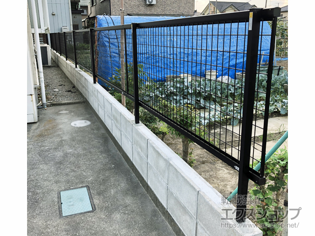 埼玉県久喜市ののフェンス・柵 シンプレオフェンスM2型 縦井桁メッシュ 自由柱タイプ 施工例