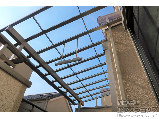 大阪府大阪市のLIXIL リクシル（トステム）のバルコニー・ベランダ屋根 パワーアルファ F型 屋根タイプ 単体 積雪〜30cm対応 施工例