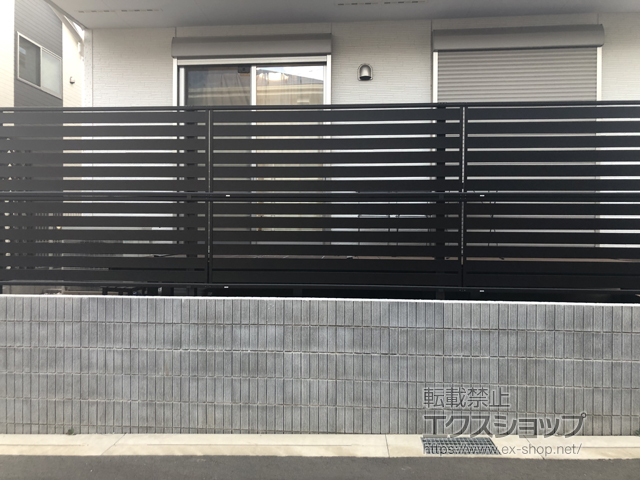 神奈川県愛甲郡愛川町ののフェンス・柵 モクアルフェンス 横板タイプ 2段支柱 自立建て用 施工例