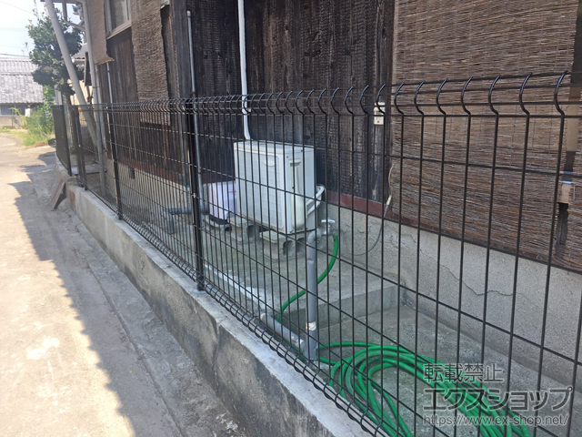 愛媛県伊予郡松前町ののフェンス・柵 イーネットフェンス 3F型　自由柱施工 施工例