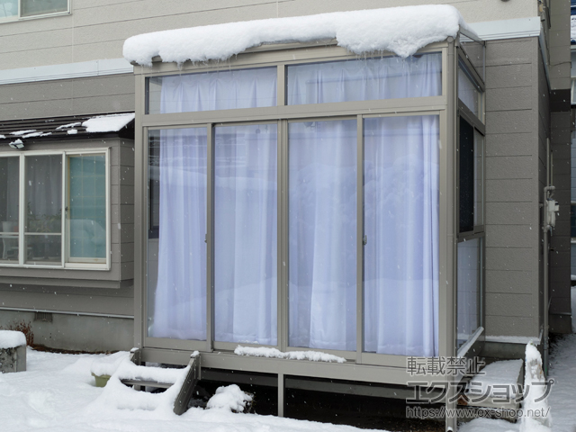 青森県青森市ののテラス囲い・サンルーム サニージュ F型 床納まり ランマ無 積雪〜100cm対応 施工例