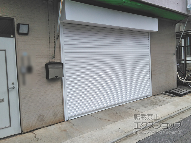 東京都江戸川区ののガレージシャッター プラテアII スチールタイプ 内蔵 電動式 施工例