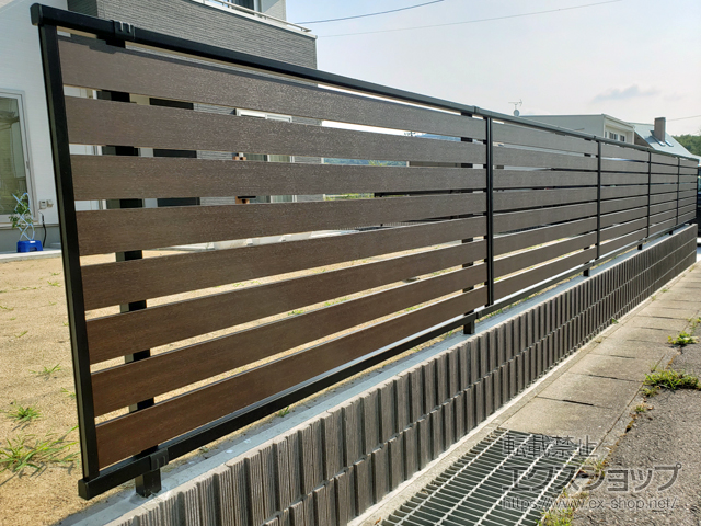 福島県石川郡平田村ののフェンス・柵 モクアルフェンス　横板タイプ　自由柱施工 施工例
