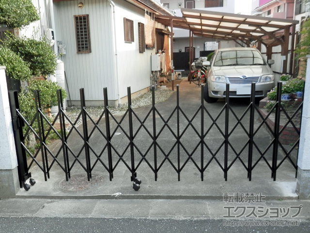 愛知県豊川市ののカーゲート トリップゲート RA型 ノンレール 片開き35Ｓ 施工例