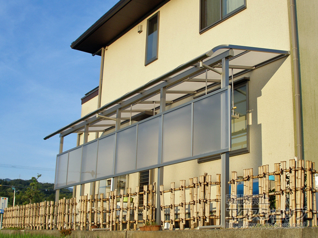 香川県木田郡三木町ののテラス屋根 ソラリア R型 テラスタイプ 連棟 積雪〜20cm対応 施工例