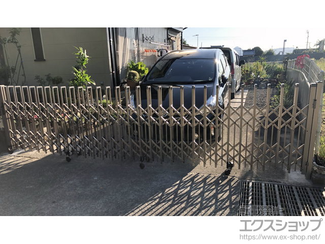 香川県善通寺市ののカーゲート トリップゲート ペットガード型 ノンレール 片開き 54S 施工例