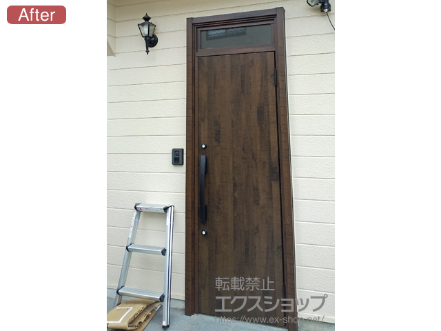 埼玉県ふじみ野市のLIXIL リクシル（トステム）の玄関ドア リシェント玄関ドア3 断熱K4仕様 手動 片開き仕様(ランマ付)R M17型 施工例