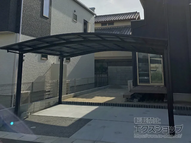 福岡県糸島市のLIXIL(リクシル)のカーポート ネスカR (ラウンドスタイル) ワイド 積雪～20cm対応 施工例