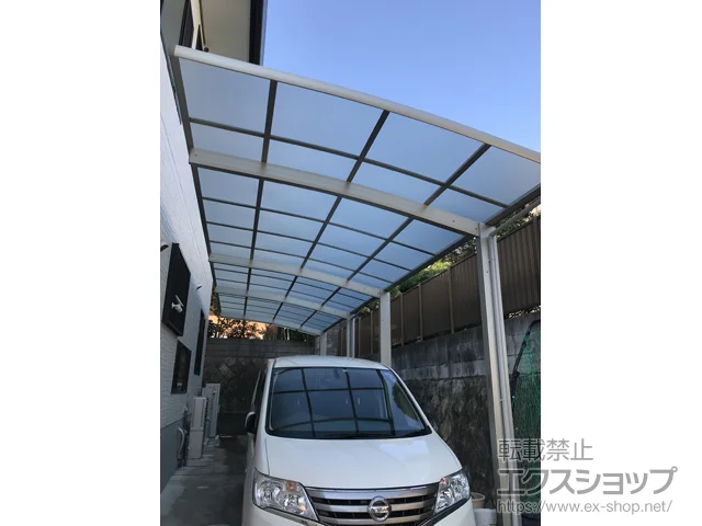 兵庫県宝塚市のYKKAPのカーポート レイナポートグラン 縦連棟　積雪～20cm対応 施工例