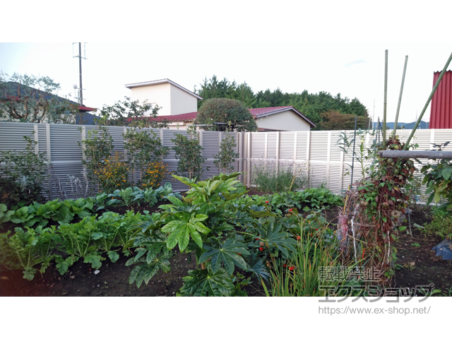 福島県南相馬市ののフェンス・柵 ミエーネフェンス 目隠しルーバータイプ 2段支柱 自立建て用 施工例