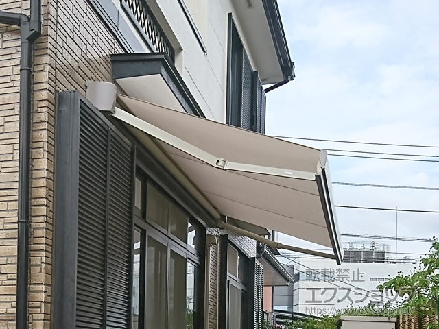 神奈川県厚木市のLIXIL リクシル（トステム）のオーニング・日よけ 彩風 あやかぜ S型 手動式 施工例