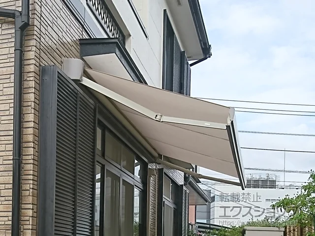 神奈川県厚木市のLIXIL リクシル（トステム）のオーニング・サンシェード・日よけ 彩風 あやかぜ S型 手動式 施工例
