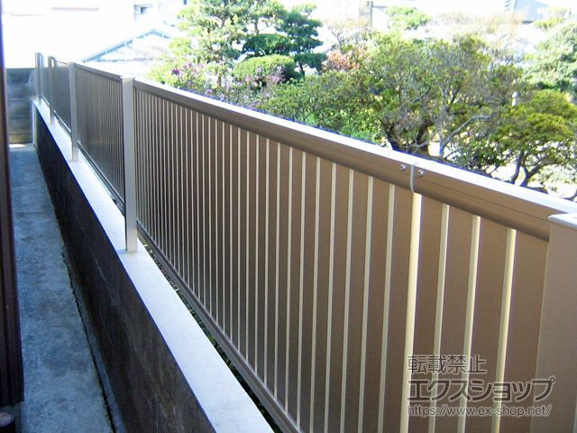 神奈川県中郡大磯町ののフェンス・柵 シンプレオフェンス4型 たて太格子 自由柱施工*部材 施工例