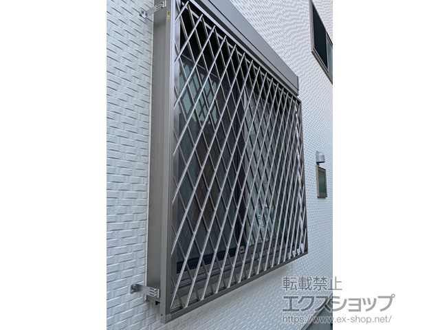 奈良県大和郡山市のLIXIL リクシル（トステム）の面格子・窓格子 【特注】アルミ面格子 ヒシクロス 施工例