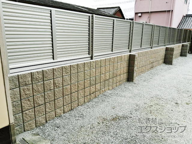 奈良県大和高田市ののフェンス・柵 ミエーネフェンス　目隠しルーバータイプ　自由柱施工 施工例